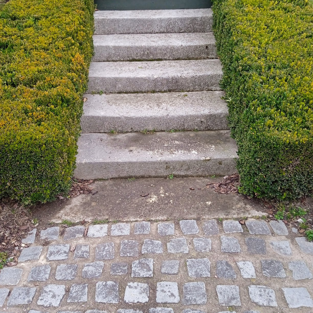 楼梯和楼梯在外面图片下载