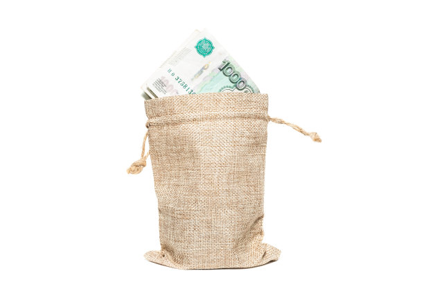 白色背景的袋子里装着俄罗斯钱图片下载