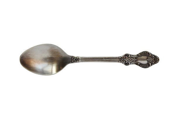 老式金属银茶匙。前视图。白色背景上的孤立物体。隔离。图片下载