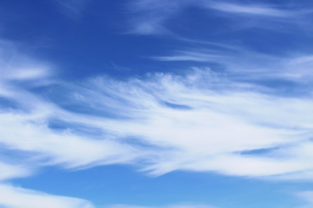 美丽的卷云。背景。景观。图片下载