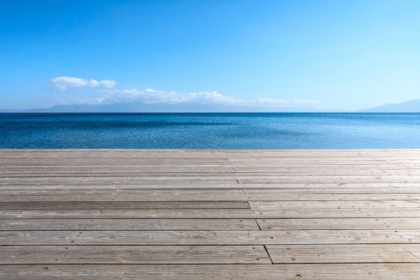 木地板和湖泊自然景观图片下载