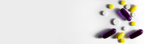 白色背景上的药片横幅。高质量的照片图片下载
