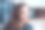 年轻时尚的卷发女人的特写肖像图片下载