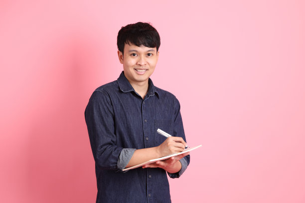 年轻的成年男人图片下载