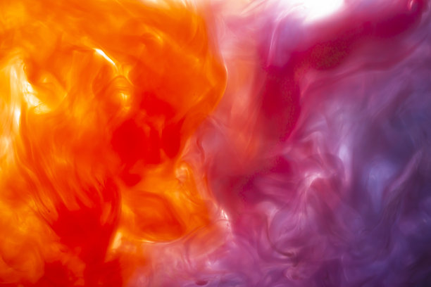 颜料流出的注射器图片下载