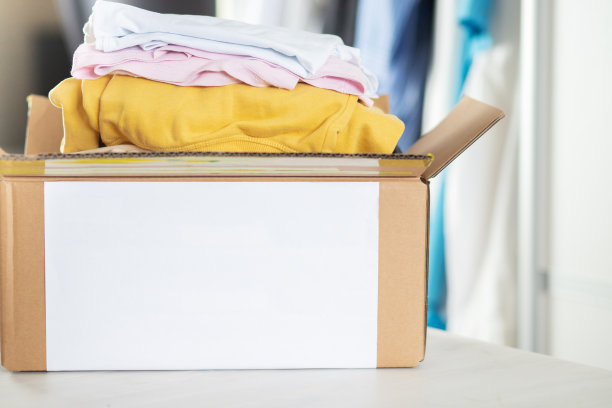 把旧的织物放在生态盒里，以备再次使用图片下载