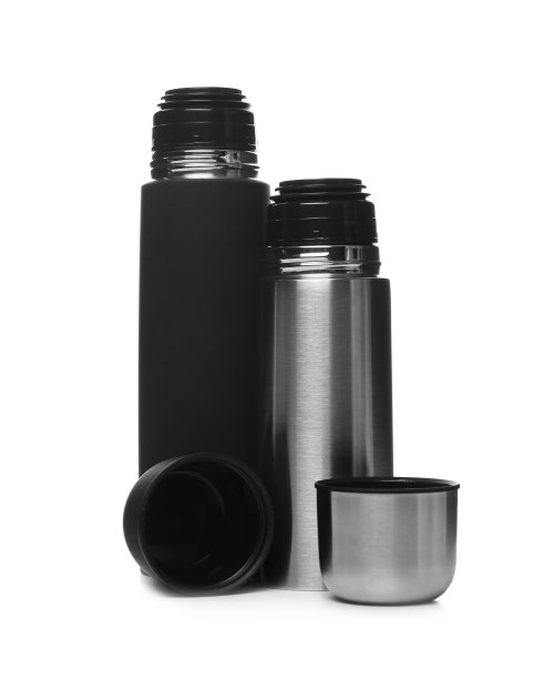 不同的现代热水瓶和杯子被隔离在白色上图片下载