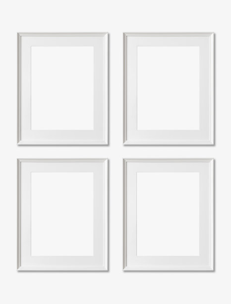 墙上有四个垂直的白画框。艺术品模拟孤立图片下载