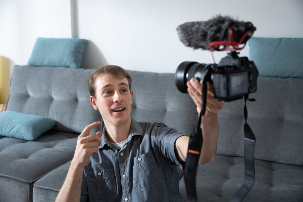 影响者为社交媒体创建内容图片下载