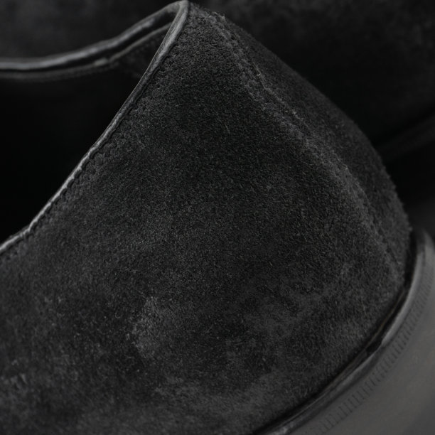 黑色绒面革德比鞋跟细节特写图片下载