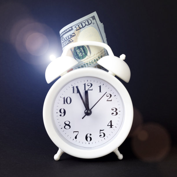 闹钟和美元，关门。时间就是金钱。经营理念。图片下载
