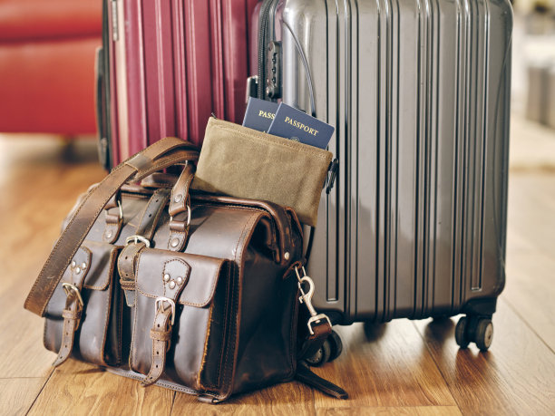 家里的行李箱为旅行做好了准备图片下载