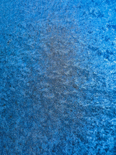 一块结了冰的窗玻璃。图片下载