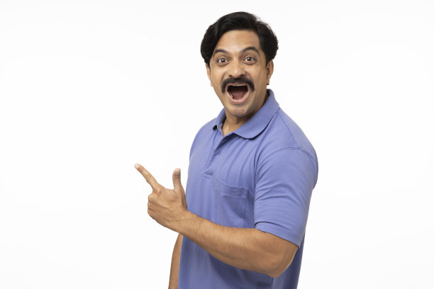 英俊男子的肖像在白色背景，股票照片图片下载