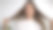 年轻女子用梳子梳头。一个女人正在做头发图片下载