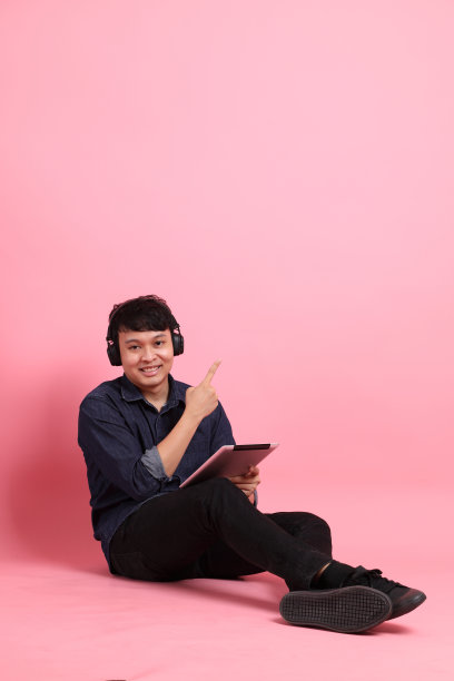 年轻的成年男人图片下载