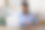 专注于千禧一代的商人查看纸质报告图片下载