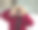 一名身穿红色羽绒服的男子正在用手机拍照图片下载