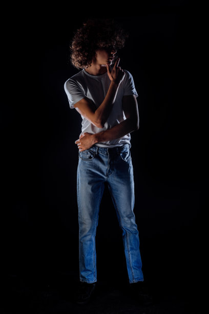 瘦潮人的人图片下载