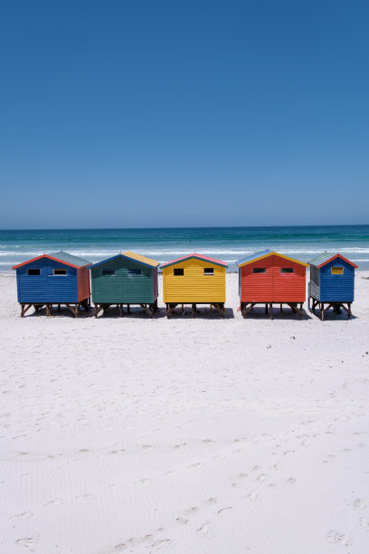 五颜六色的海滩别墅，在开普敦的Muizenberg海滩，海滩小屋，Muizenberg，开普敦，福斯湾，南非图片下载