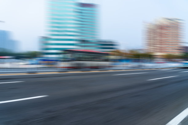 中国现代城市的柏油路图片下载