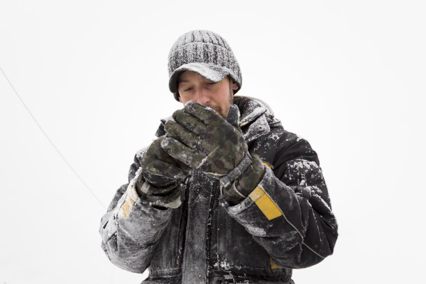 一名工人在冰城组装现场的肖像图片下载