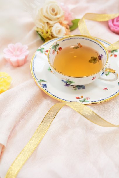 用水果图案的茶杯喝茶图片下载