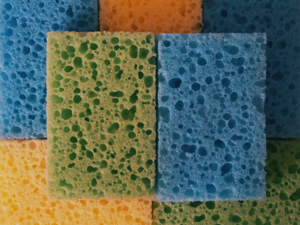 几块彩色海绵，一张特写。图片下载