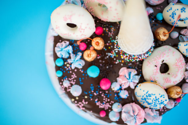 彩色滴糖蛋糕图片下载