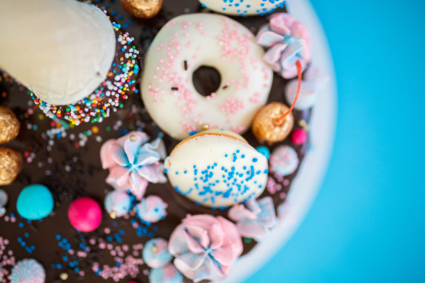 彩色滴糖蛋糕图片下载