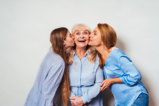 三代女性居家写真图片下载