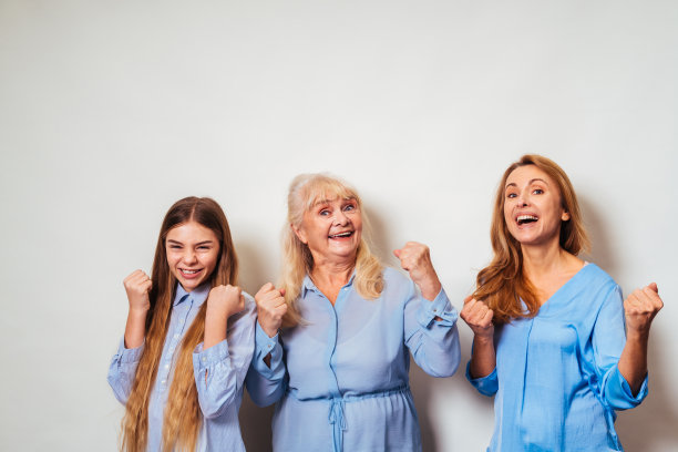 三代女性居家写真图片下载