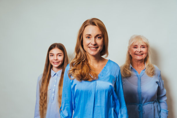 三代女性居家写真图片下载