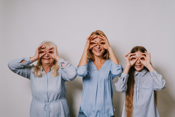 三代女性居家写真图片下载