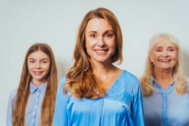 三代女性居家写真图片下载