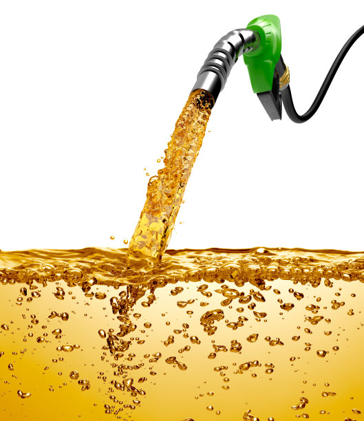 从汽油泵中喷出的燃料图片下载