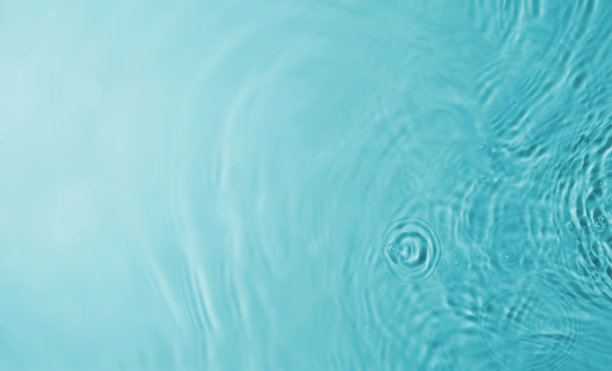 在柔和的背景上泼洒水的纹理图片下载