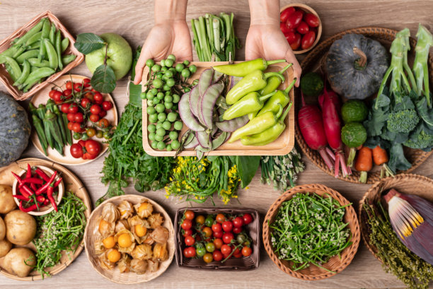 有机东南亚蔬菜来自当地农贸市场，泰国北部图片下载