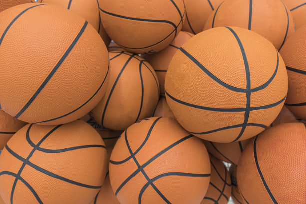 篮球在市场的篮子里图片下载