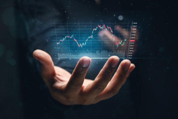 股票市场，业务增长，商人或交易员正在展示一个不断增长的虚拟全息图股票在手图片下载