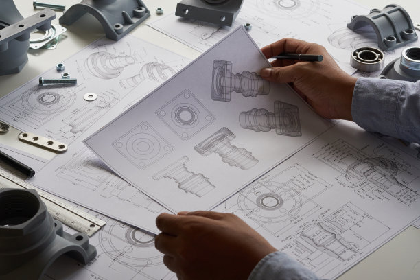 工程师设计机械零件图纸图片下载