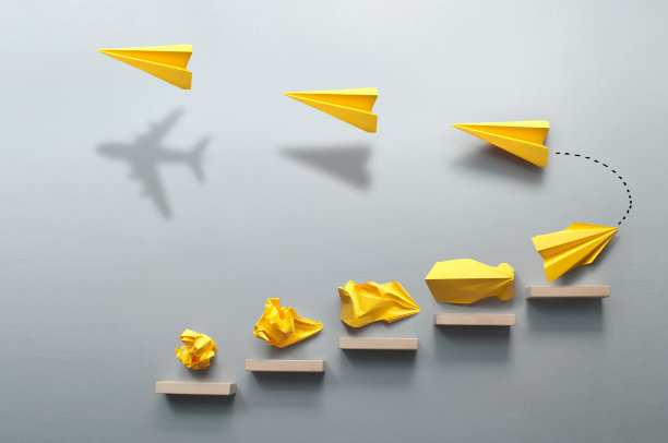 纸飞机成功概念图片下载