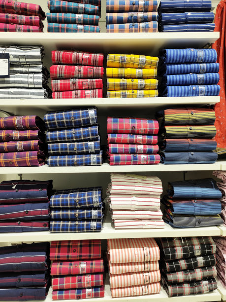 商场里出售的男士衬衫图片下载