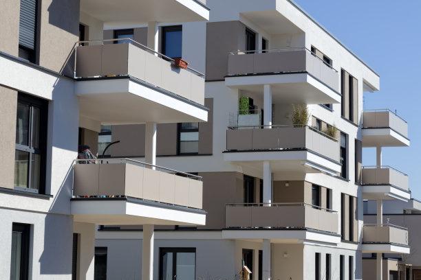 带有阳台的公寓楼，现代新建筑图片下载