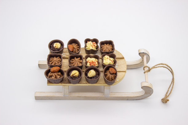 雪橇上很少有巧克力糖图片下载