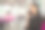 美丽的年轻女子在乘坐神威地铁时用手机通话。图片下载