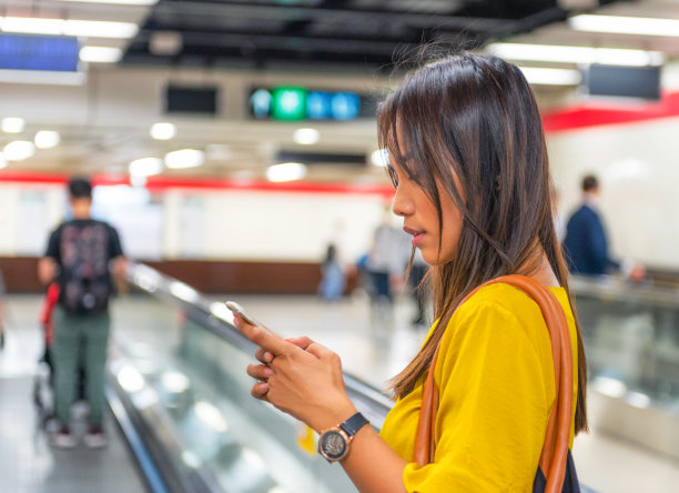 每天上下班途中写电话留言图片下载