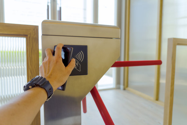 入口有自动锁上门。图片下载