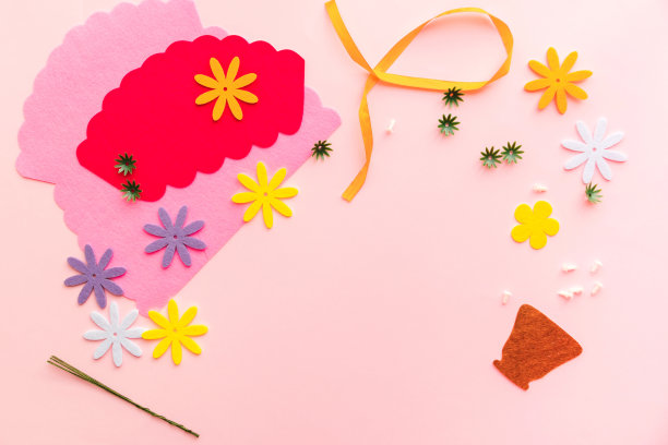 情人节，母亲节，3月8日。为假期制作明信片的步骤。图片下载