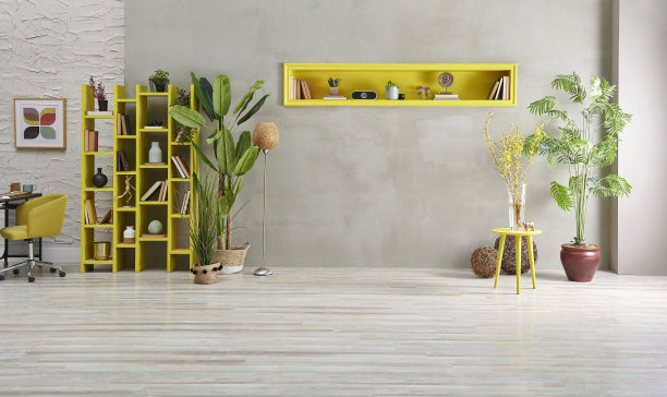 现代家居室内在家庭办公室和木制桌子笔记本电脑书架书架和混凝土墙图片下载